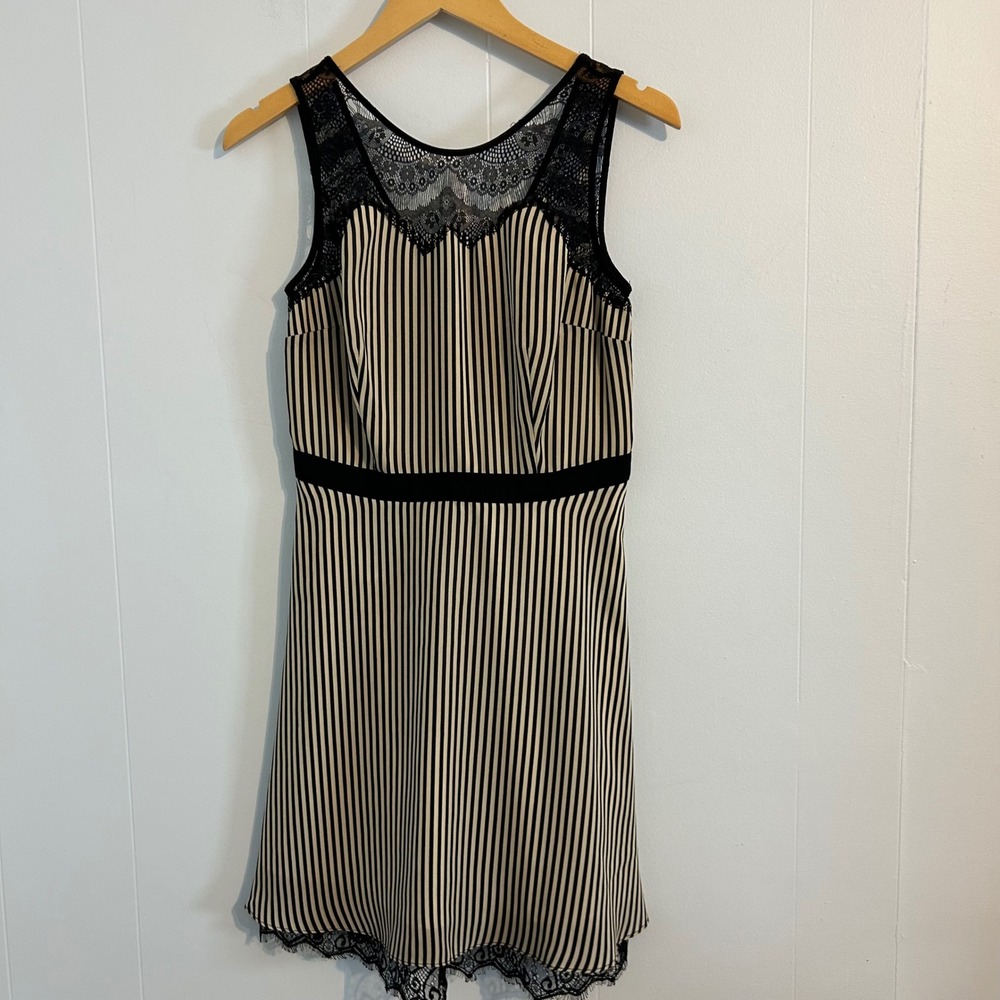 GUESS Striped Lace Trim Sleeveless Dress Black‎ Cream Womens Size 8 y2k - Picture 3 of 8